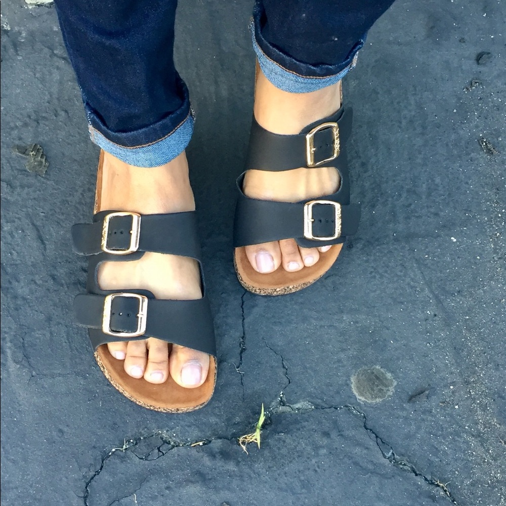 Double  strap buckle sandal in black - Picture 3 of 6